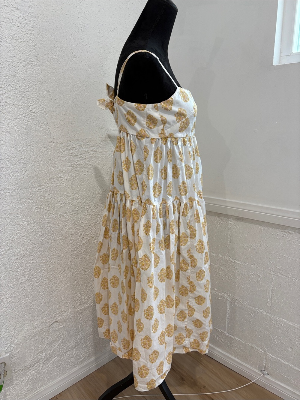 J. Crew Cream Dress with Yellow Floral Knee Length Size 4 - Picture 8 of 12